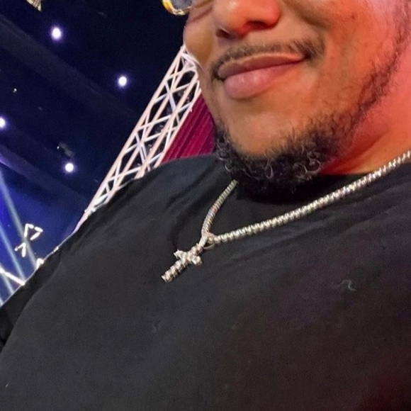 Iced Out Cross Pendant Tennis Rope Chain - Picture 6 of 8